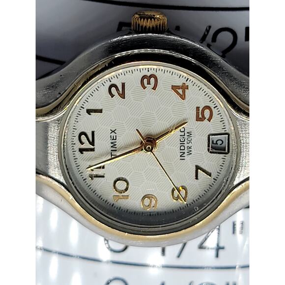 Timex Indiglo Women\'s Watch – Elegant Two-Tone with Date Feature main image 4